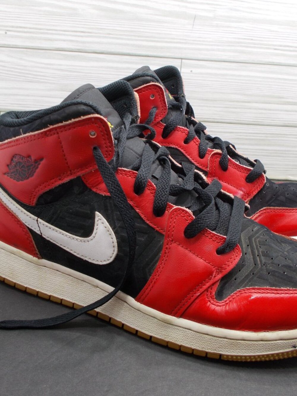 Nike Air Jordan 1 Mid SE Christmas Black/Red Youth Basketball Shoes 7Y